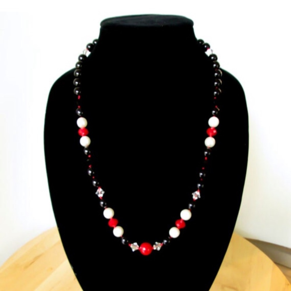 ❤️🩷❤️hand-strung onyx Swarovski necklace❤️🩷❤️